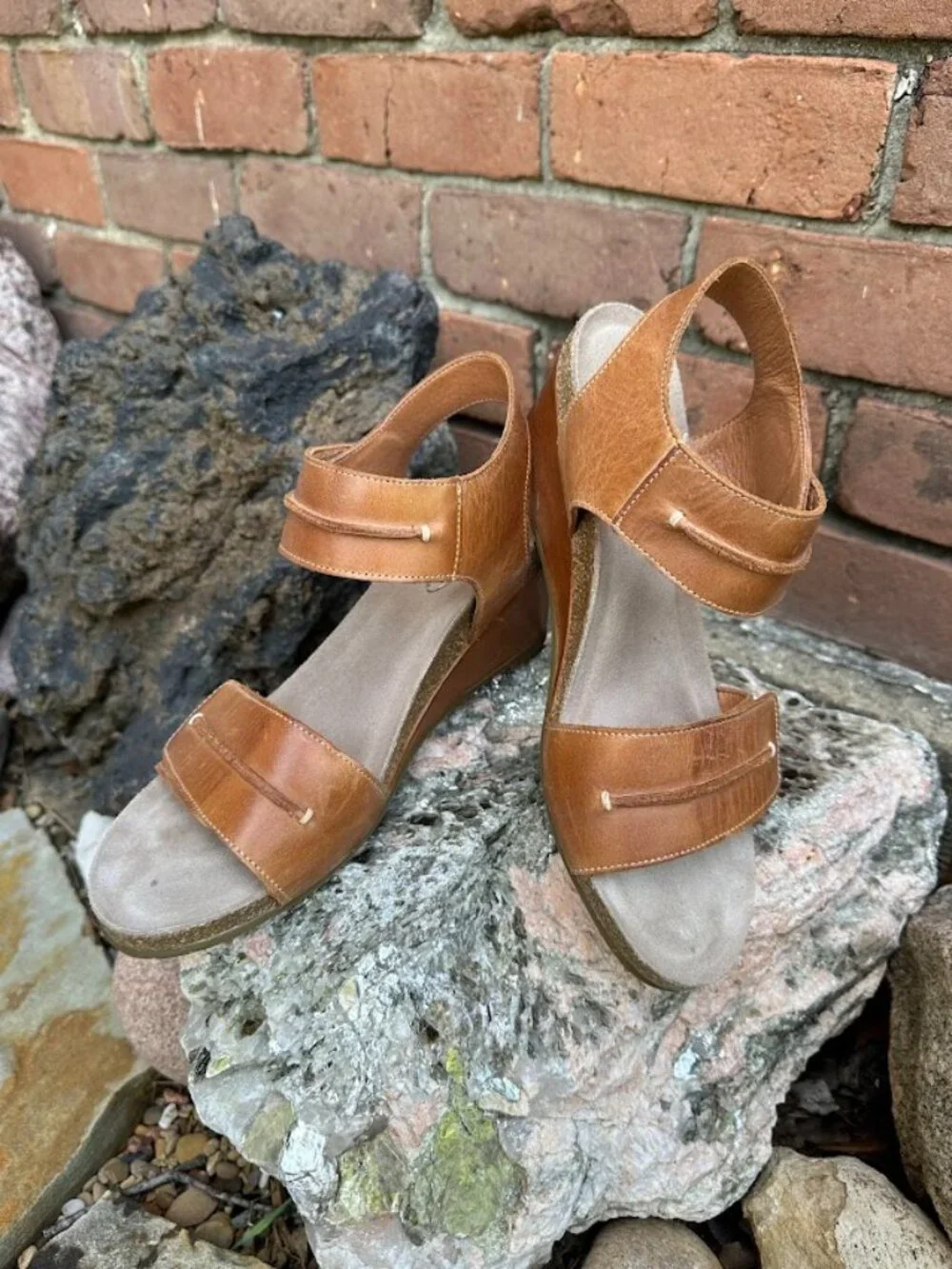 Taos Women's Reason Leather Wedge Sandals Natural Brown Size 40/Size 9 - Picture 1 of 13